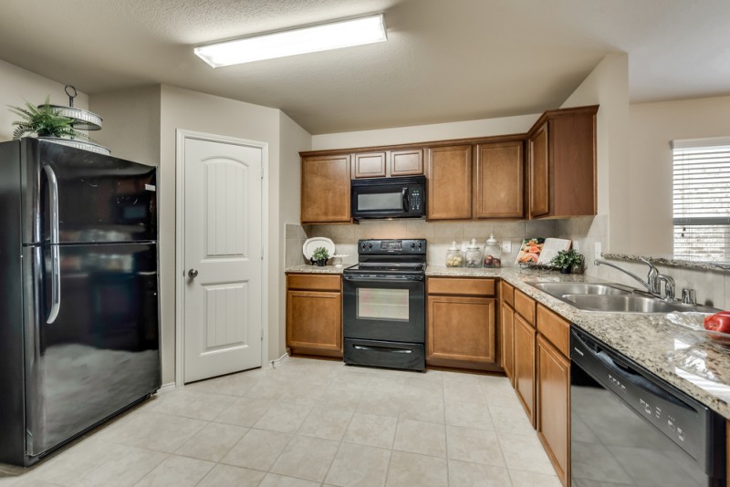    Chef s Kitchen with Granite Countertops 