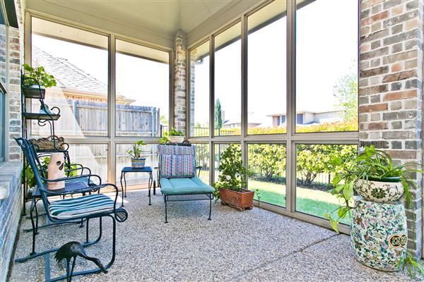    Screened in patio 