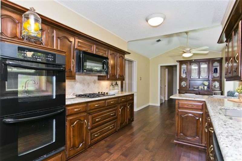    Kitchen  Breakfast Area 