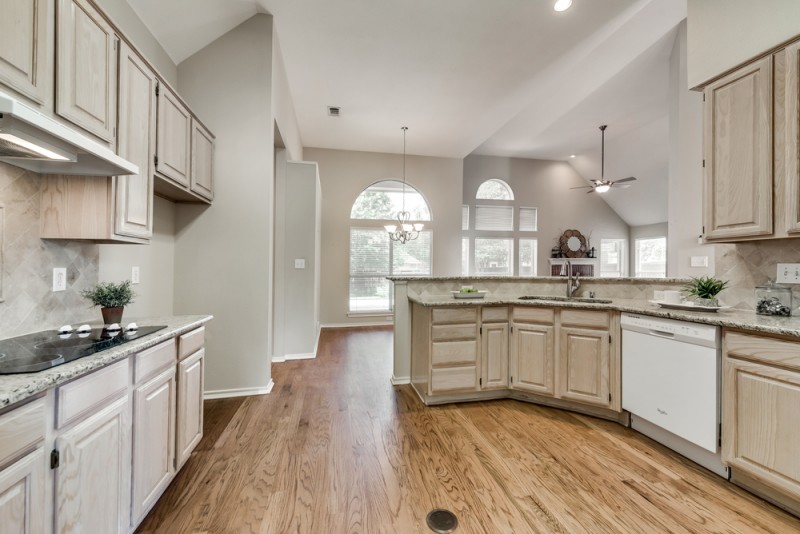    Chef s Kitchen with Granite Counters 