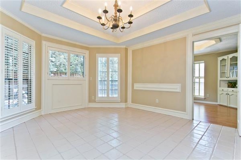    Formal Dining Room 