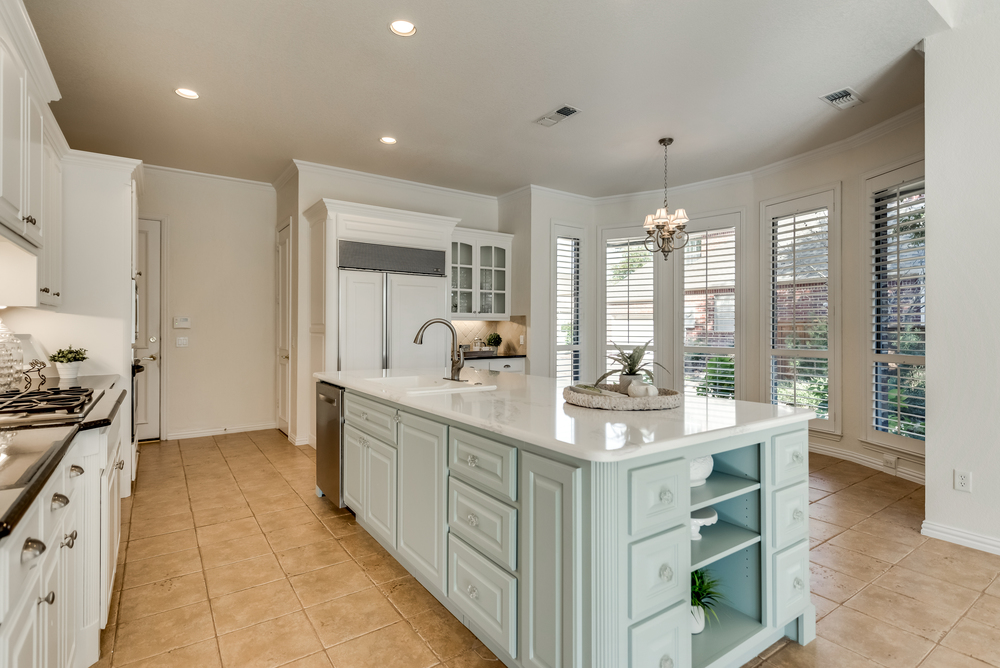    Gourmet Kitchen and Breakfast Area 