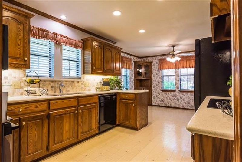    Kitchen  Breakfast Area 