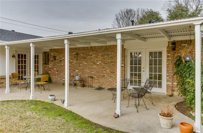    Covered Porch 