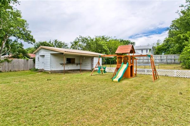    Sprawling Grass Yard  Storage Building 