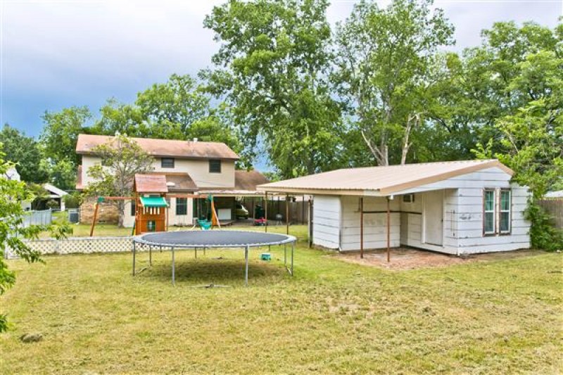    Sprawling Yard  Storage Building 