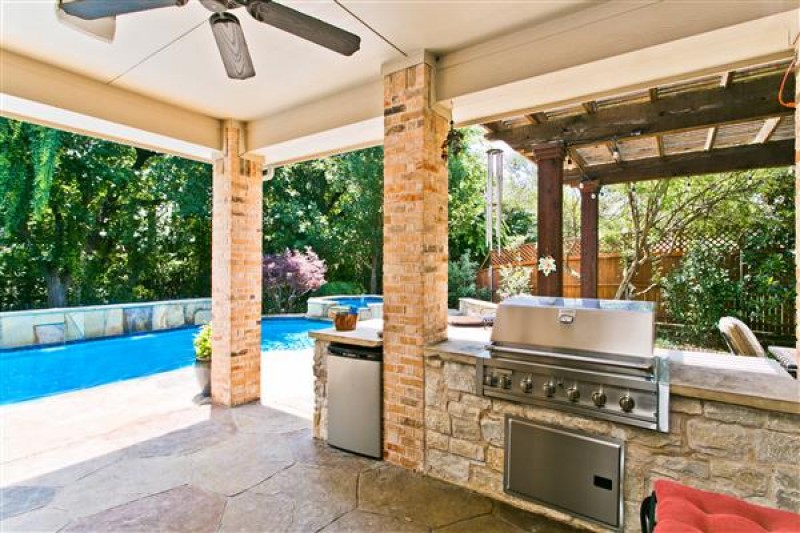    Outdoor Kitchen 