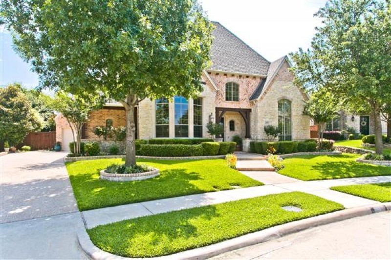    Front Driveway Entry 