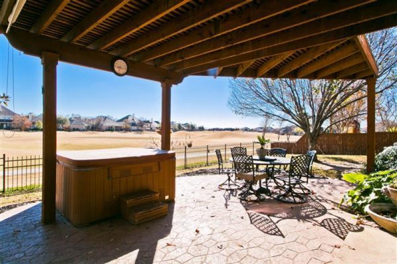    Pergola Covered Patio  Hot Tub 