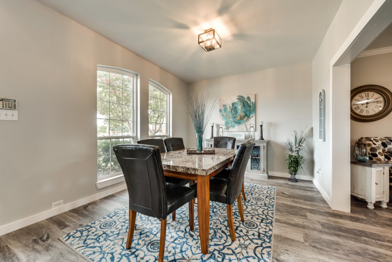    Formal Dining Room 