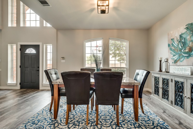    Formal Dining Room 