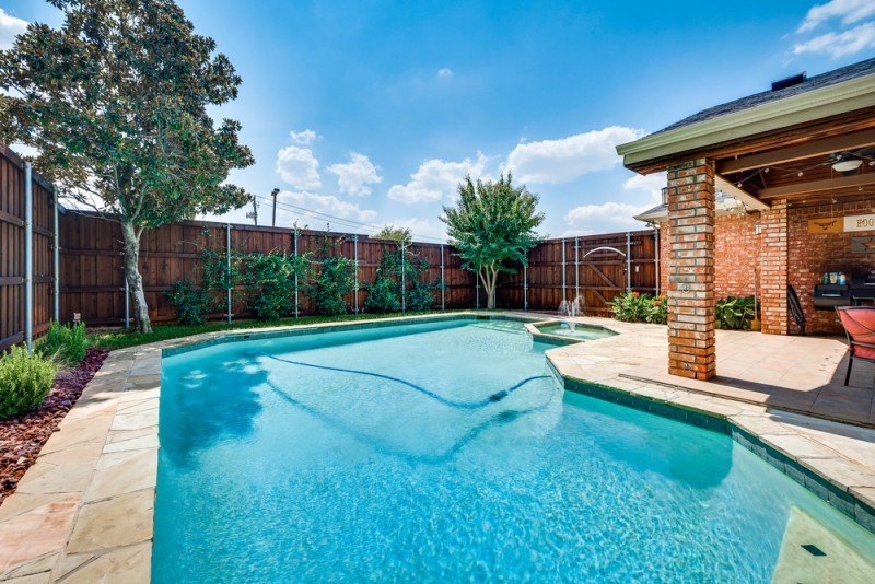    Refreshing Swimming Pool and Spa 