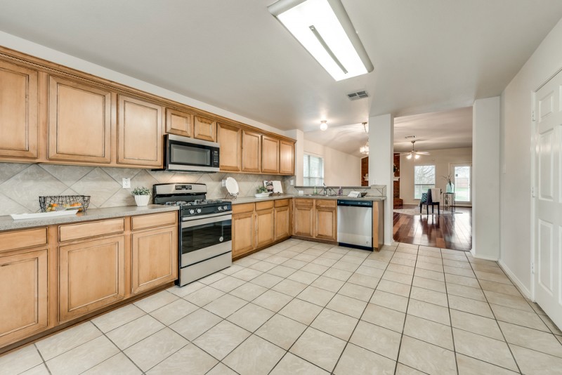    Spacious Kitchen 