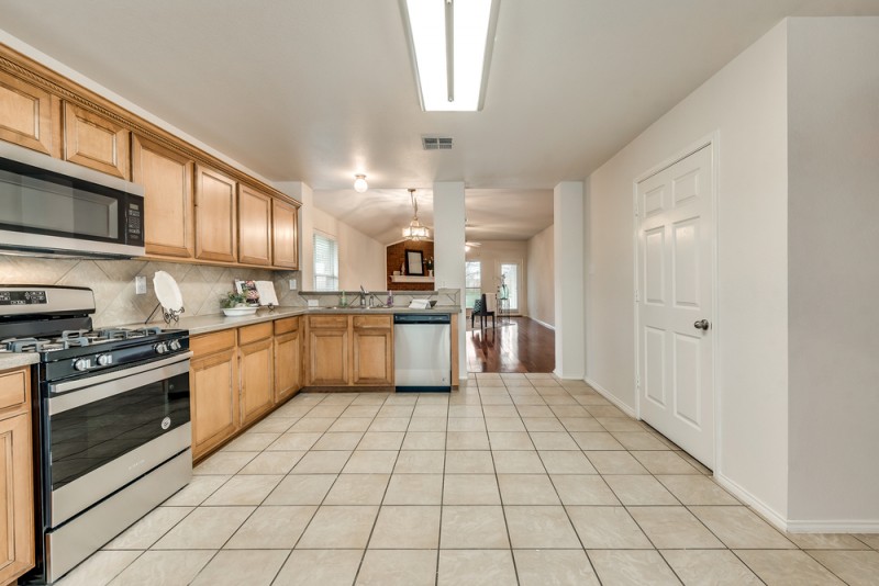    Spacious Kitchen 