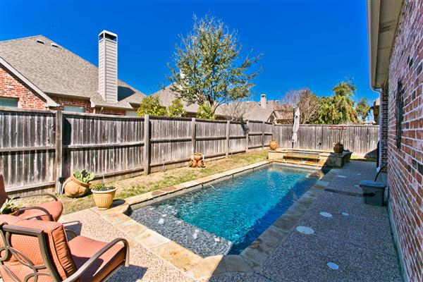    Pool and Waterfall Spa 