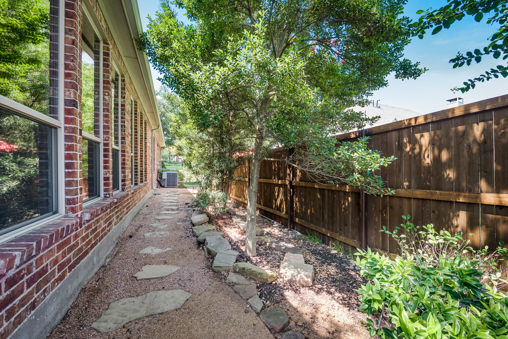    Side Yard with Granite Rock 