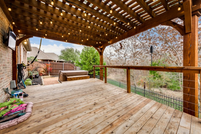    Stunning Deck and Pergola 