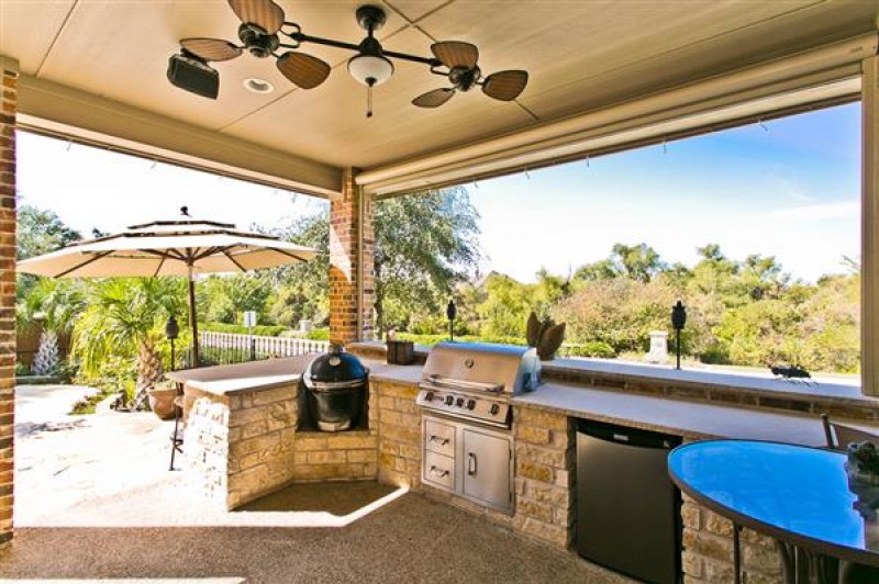    Outdoor Kitchen 