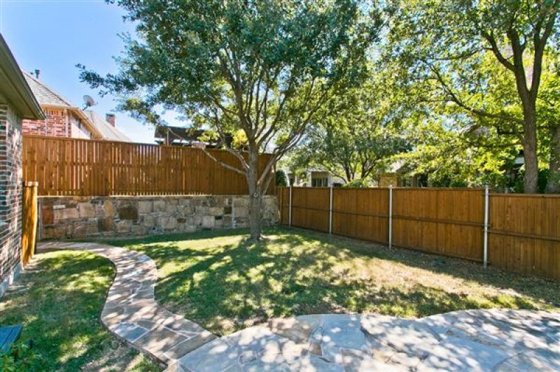    Patio Grass Area Flagstone Walk 