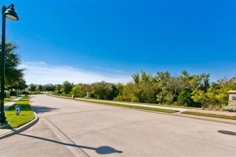    Walking Path to Green Belt  Pond 