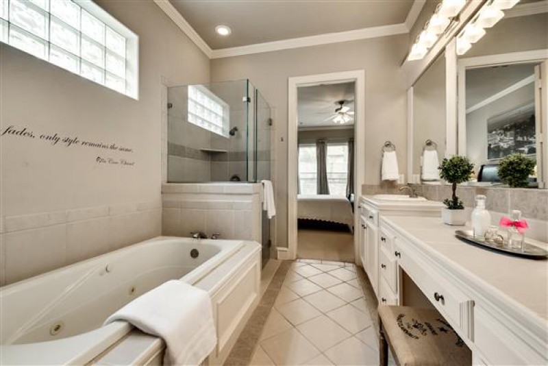    Master Bath 