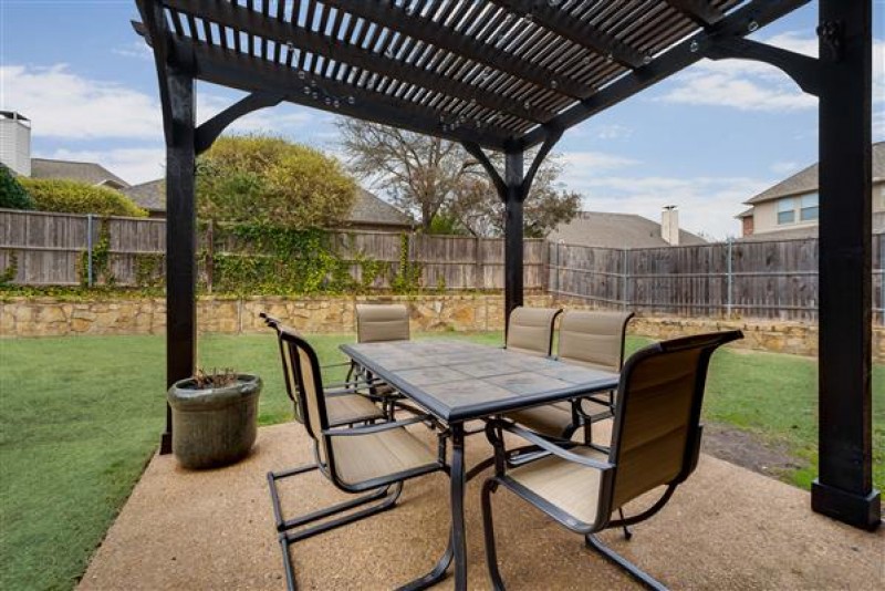    Patio with Pergola 