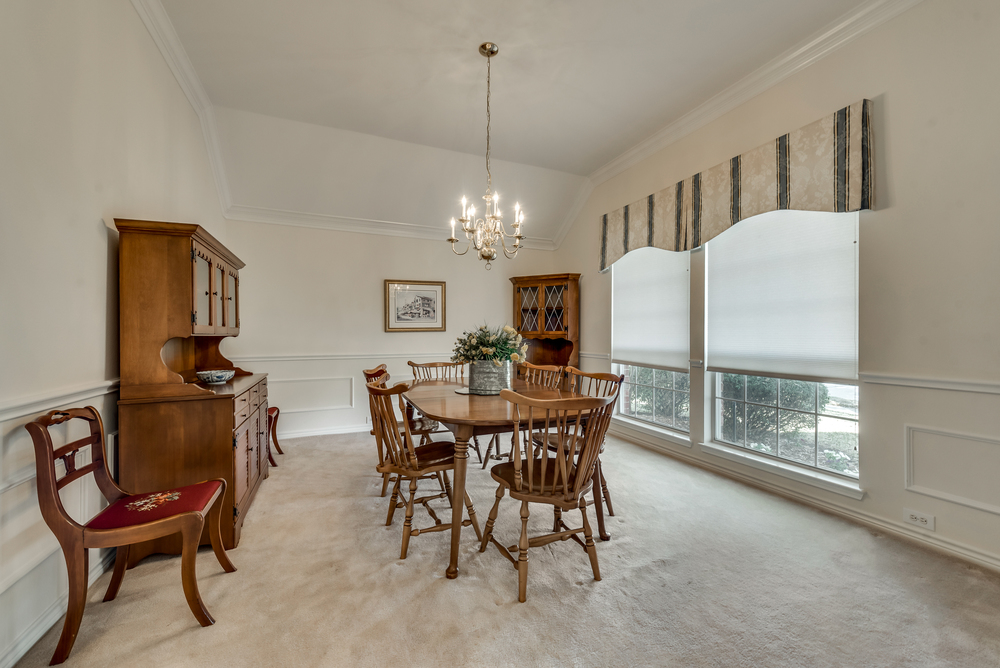    Formal Dining Room 