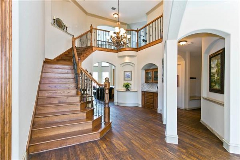    Wood Entry Staircase 