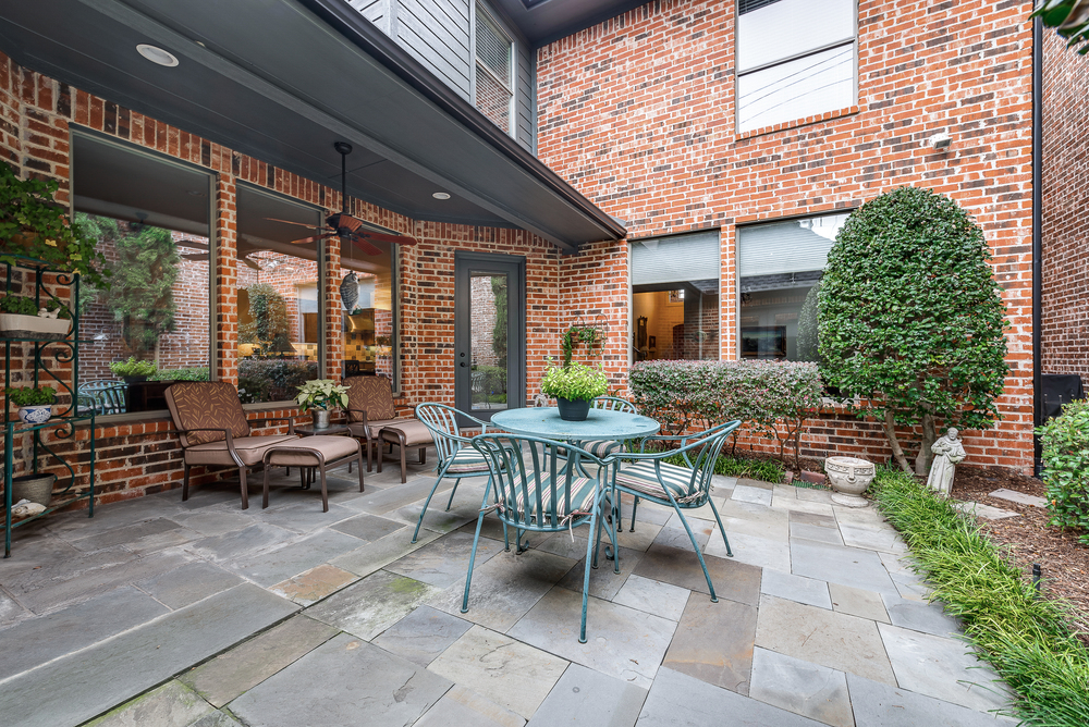    Relaxing Private Courtyard 