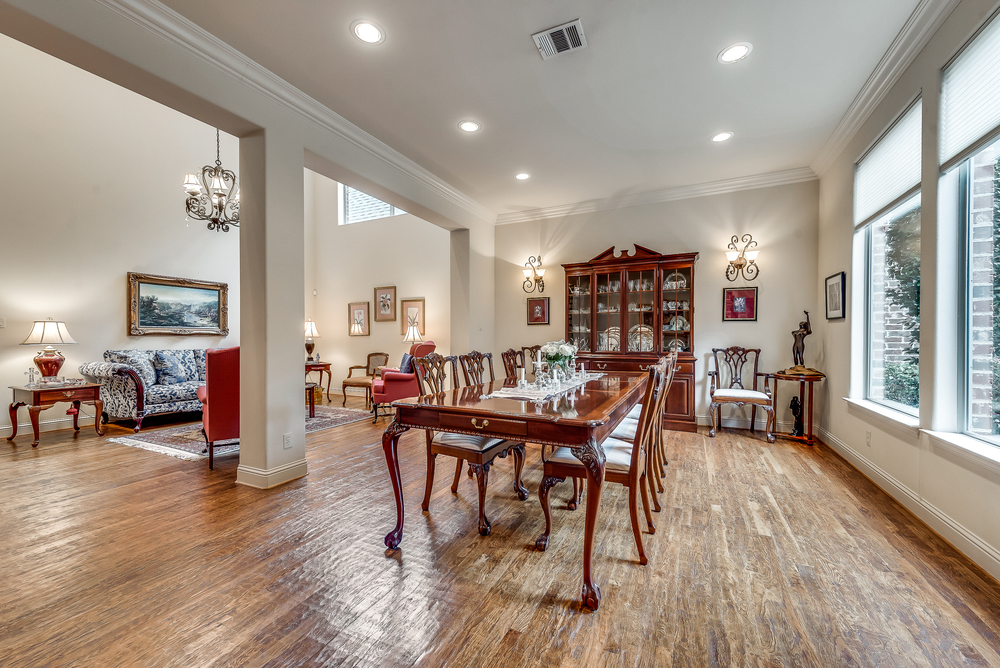    Formal Dining Room 