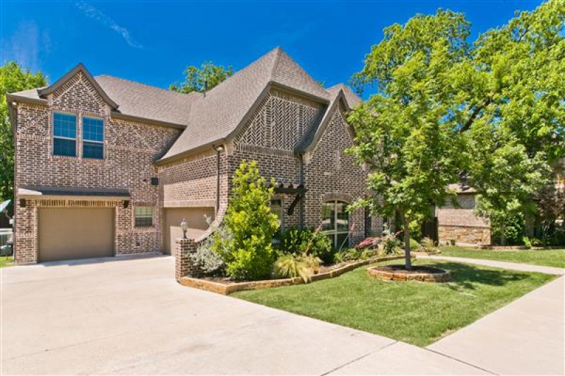    Front View with   Car Garage 