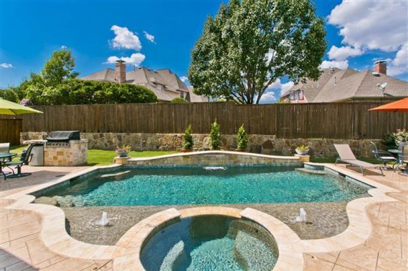    Pool Spa  Amazing Landscaped Yard 