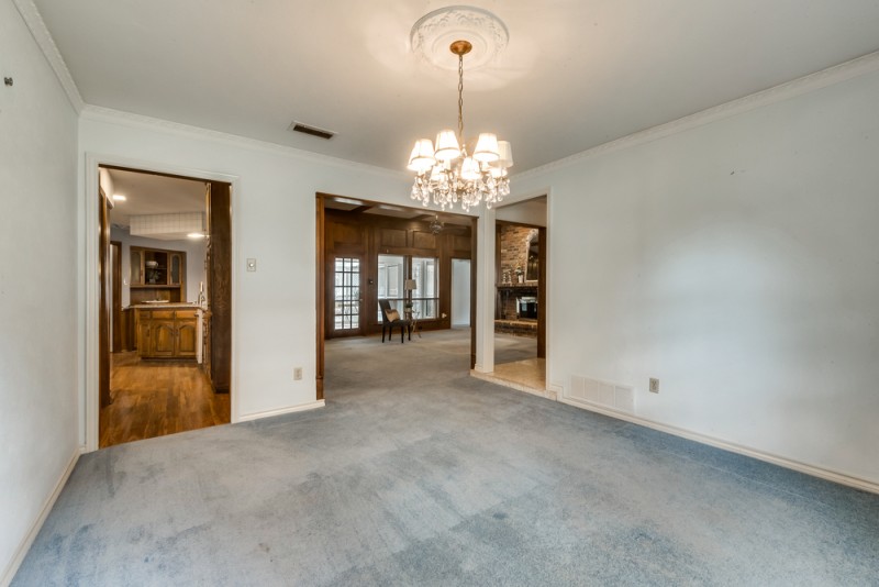    Formal Dining Room 