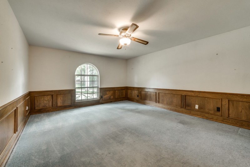    Spacious Den with Large Closet 