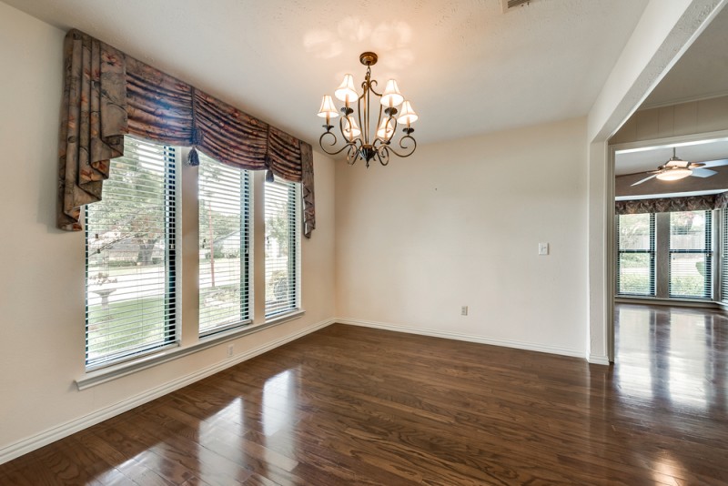    Formal Dining Room 