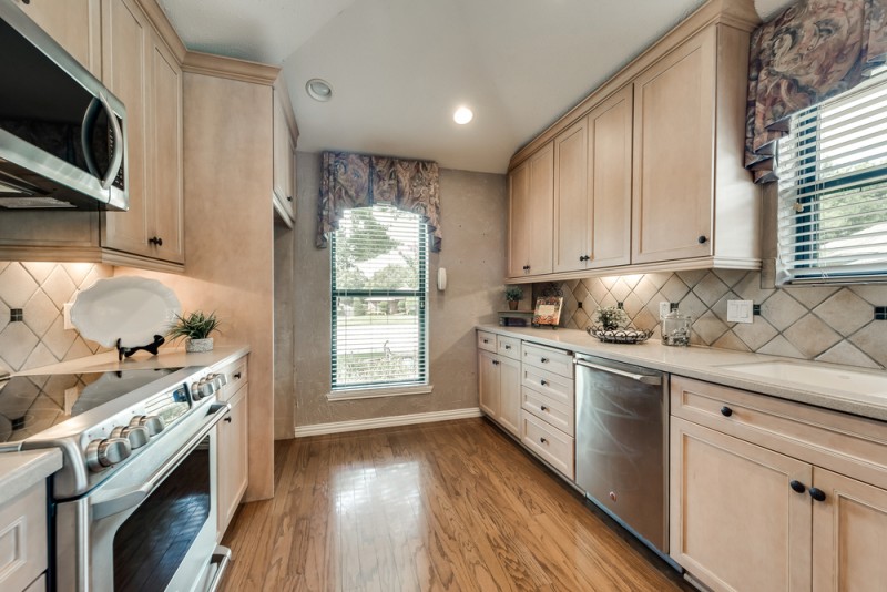    Gorgeous Kitchen with Whitewash Cabinets 