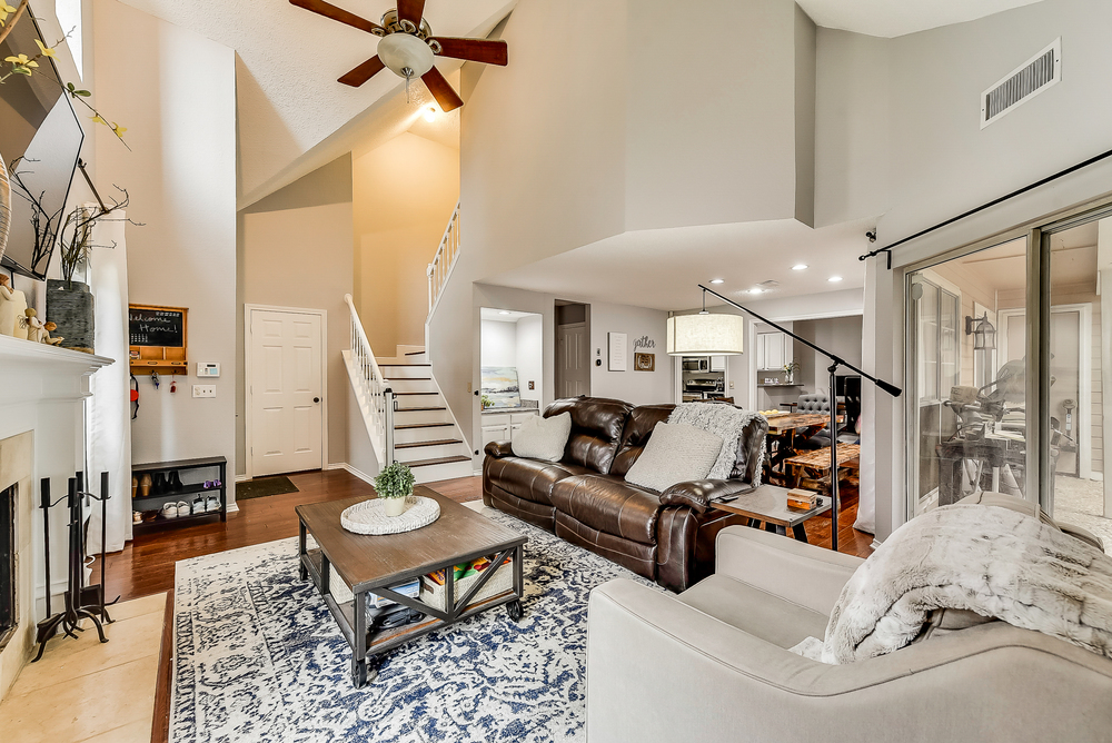    Open Floorplan with Soaring Vaulted Ceiling 