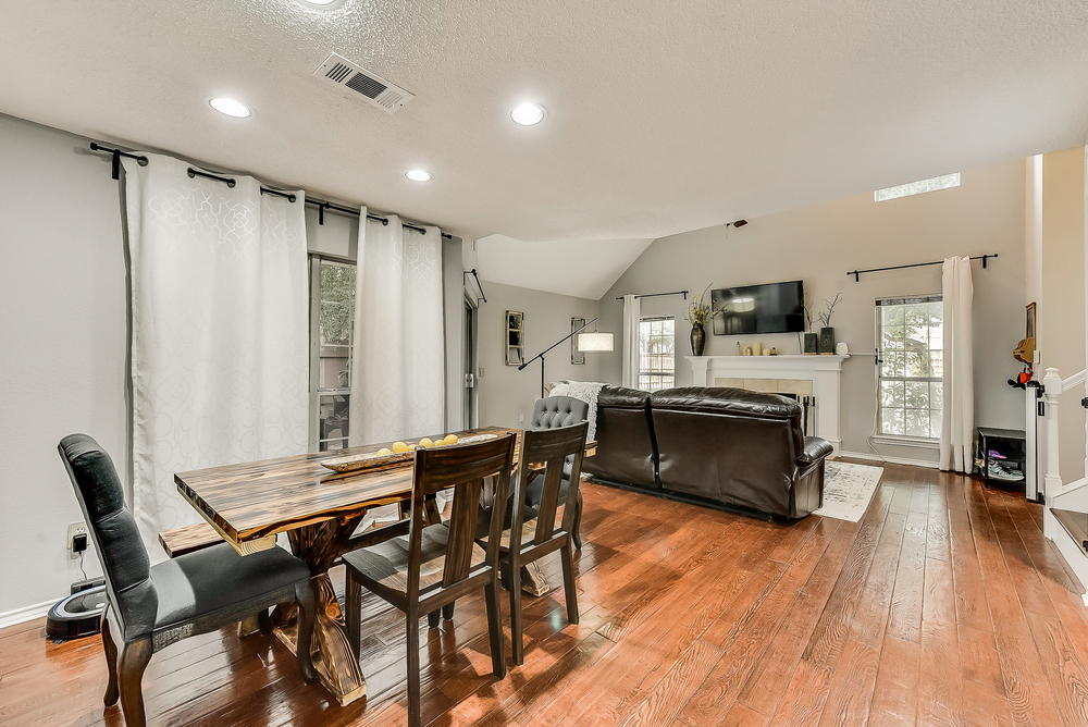    Formal Dining Area 