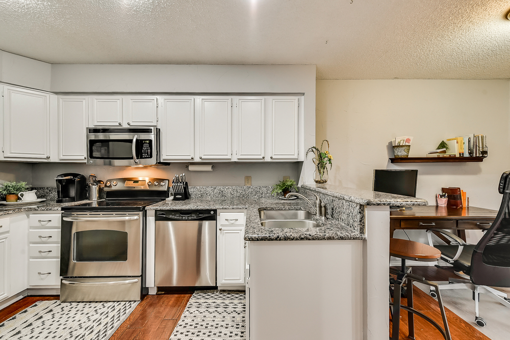    Chef s Kitchen with Stainless Steel Appliances 