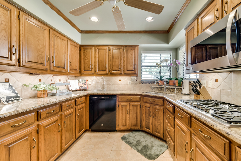    Chef s Kitchen has Granite Countertops and Stainless Steel Appliances 