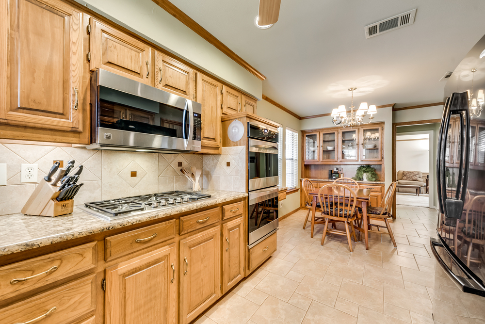    Chef s Kitchen and Breakfast Nook 