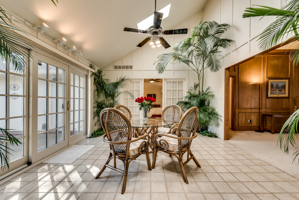    Gorgeous Sun Room 