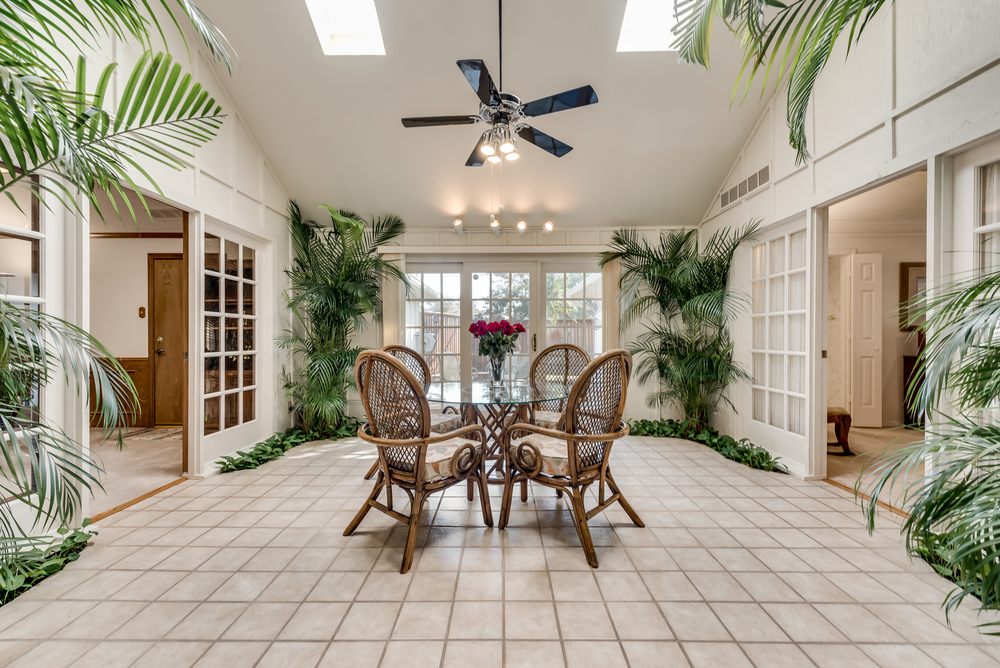    Gorgeous Sun Room 