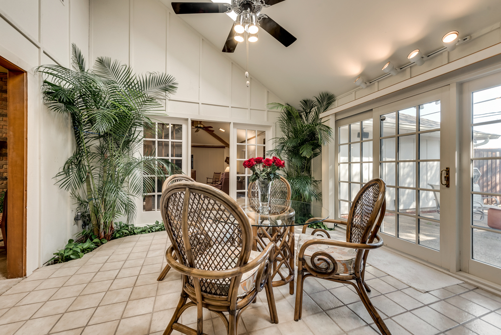    Gorgeous Sun Room 