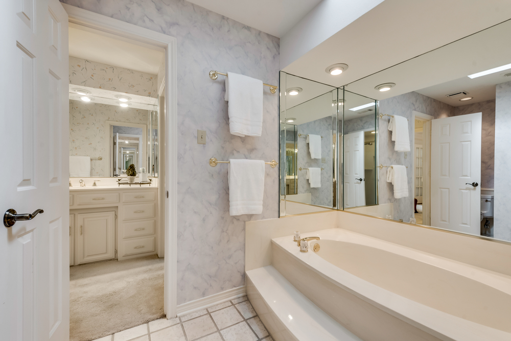    Master Bathroom Soaker Tub and Separate Shower 