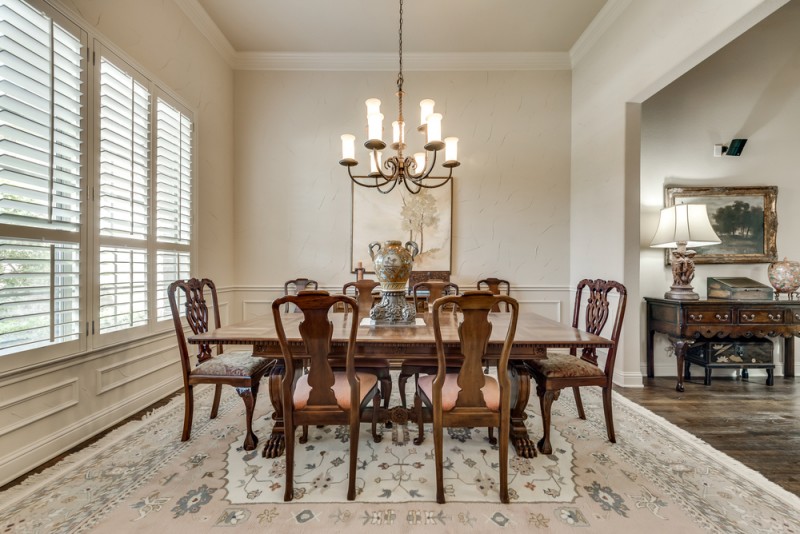    Elegant Formal Dining Room 