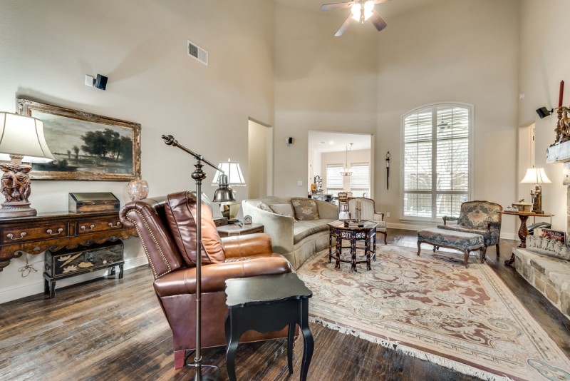    Inviting Family Room 