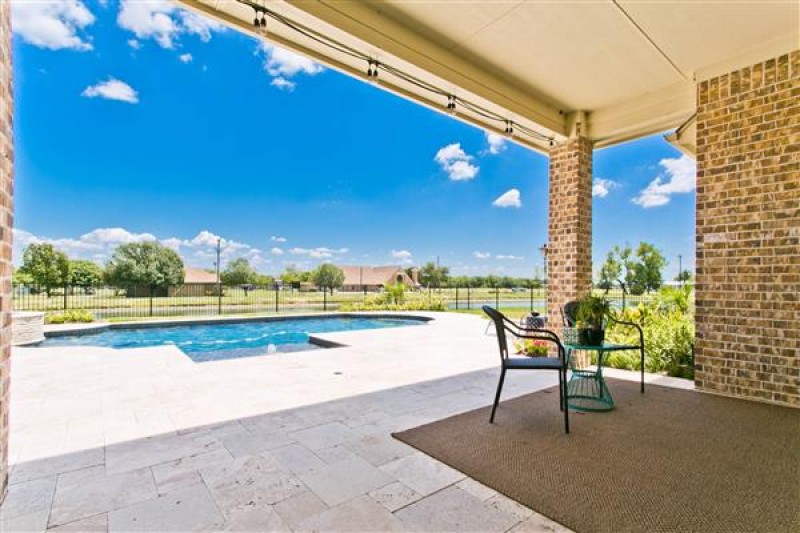    Covered Patio 