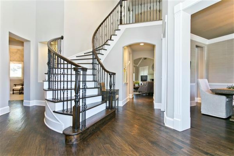    Spiral Wooden Staircase 