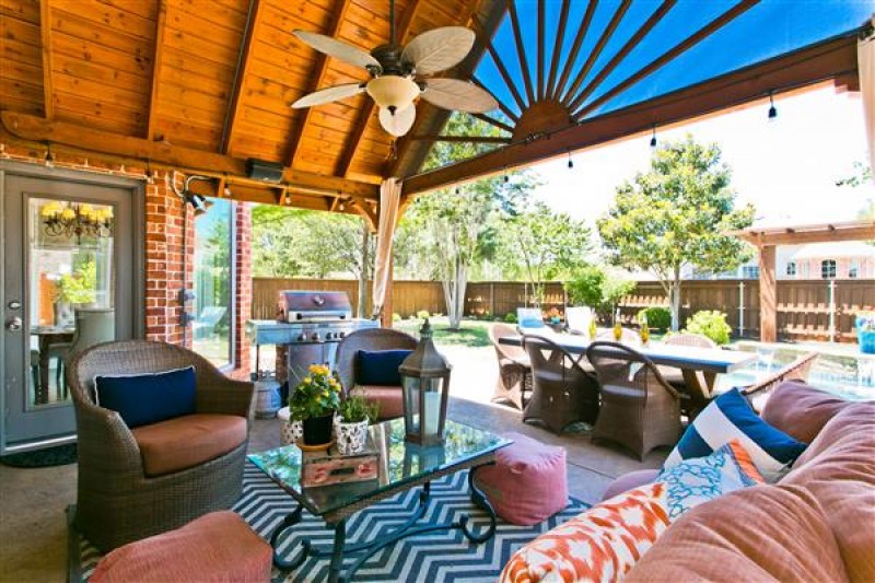    Covered Patio 